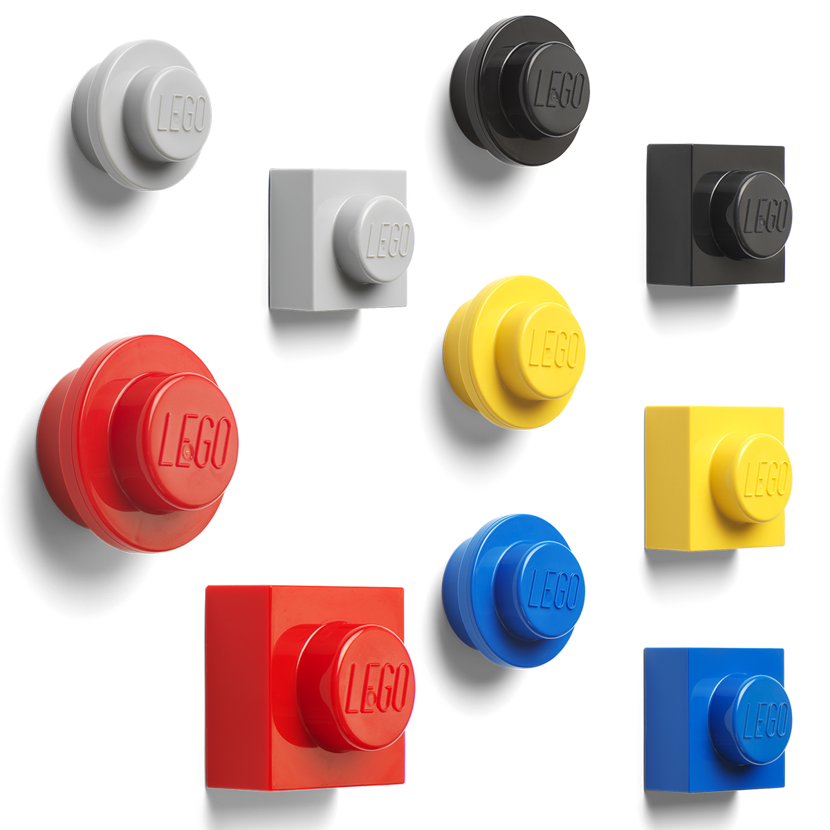 Dekorativní barevné magnetky ve tvartu LEGO kostek jsou skvělým doplňkem nejen do dětského pokoje, ale i do kanceláře. 
